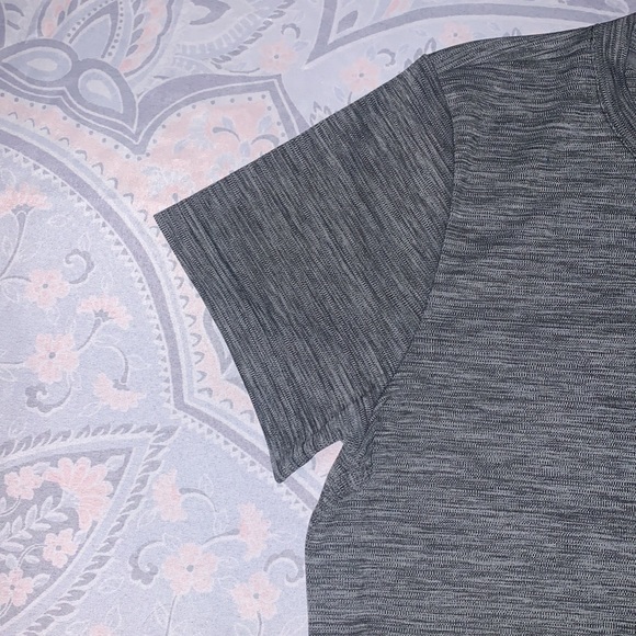 NWT- Under Armour T-shirt - Picture 7 of 9